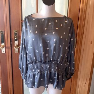 Beautiful women’s XXL Ryegrass top.